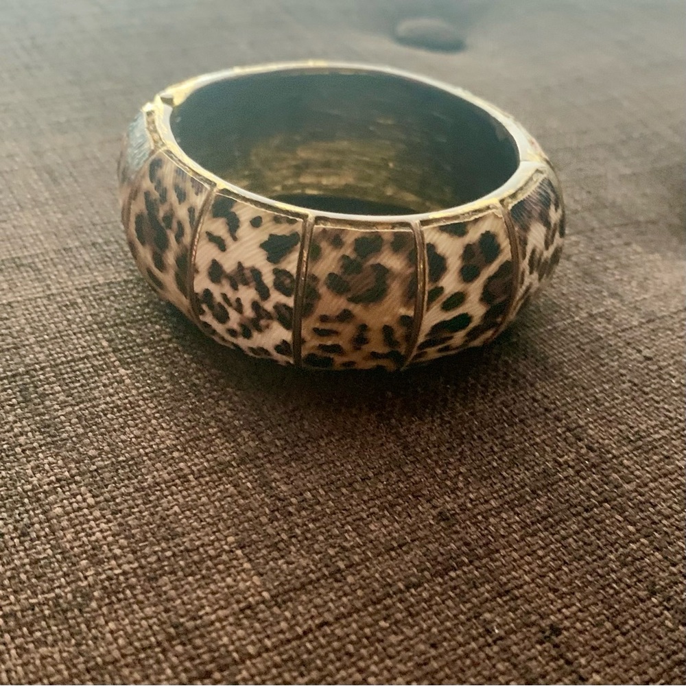 💍2/$10💎3/$12 Leopard Animal Print Bangle Bracelet - Picture 3 of 5